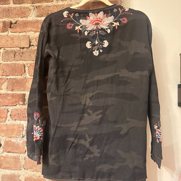 Johnny Was Embroidered Camo Nindi Henley Thermal Size Small - Picture 4 of 5